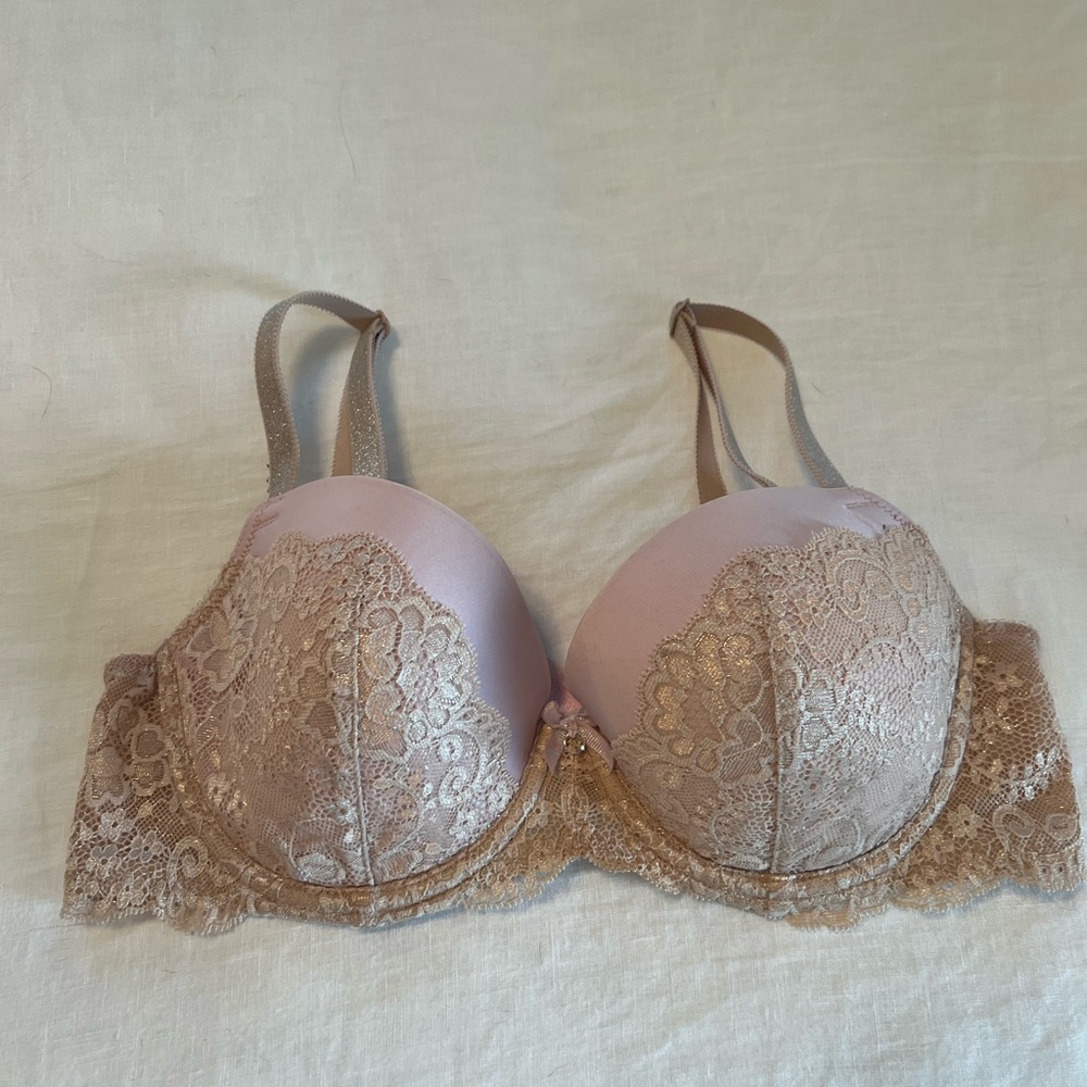 Elegant Lace Underwire Bra in Pink and Nude